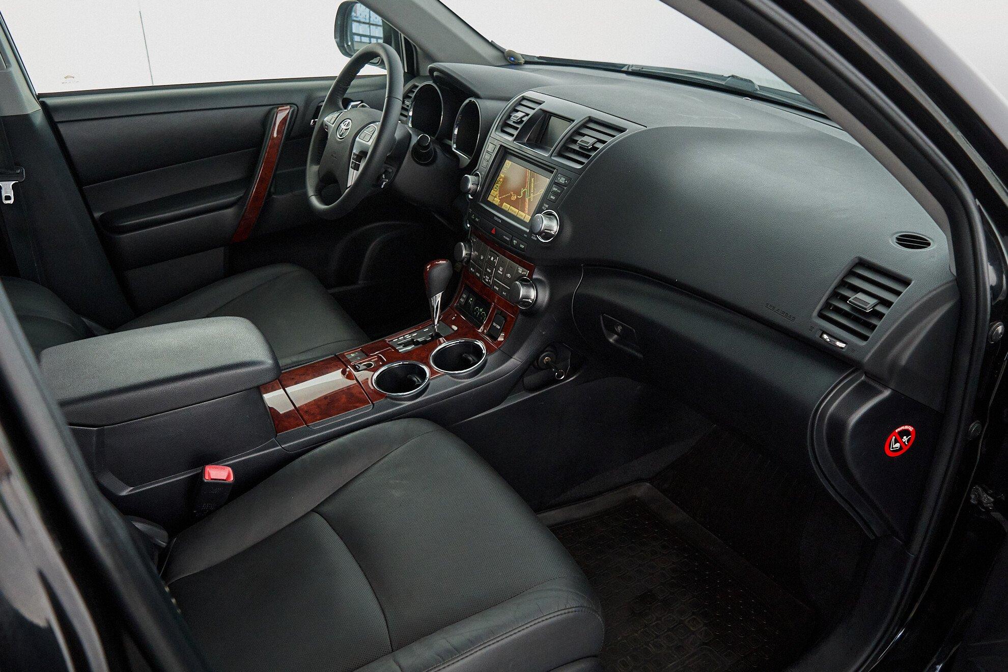 Toyota Highlander 2011, черный