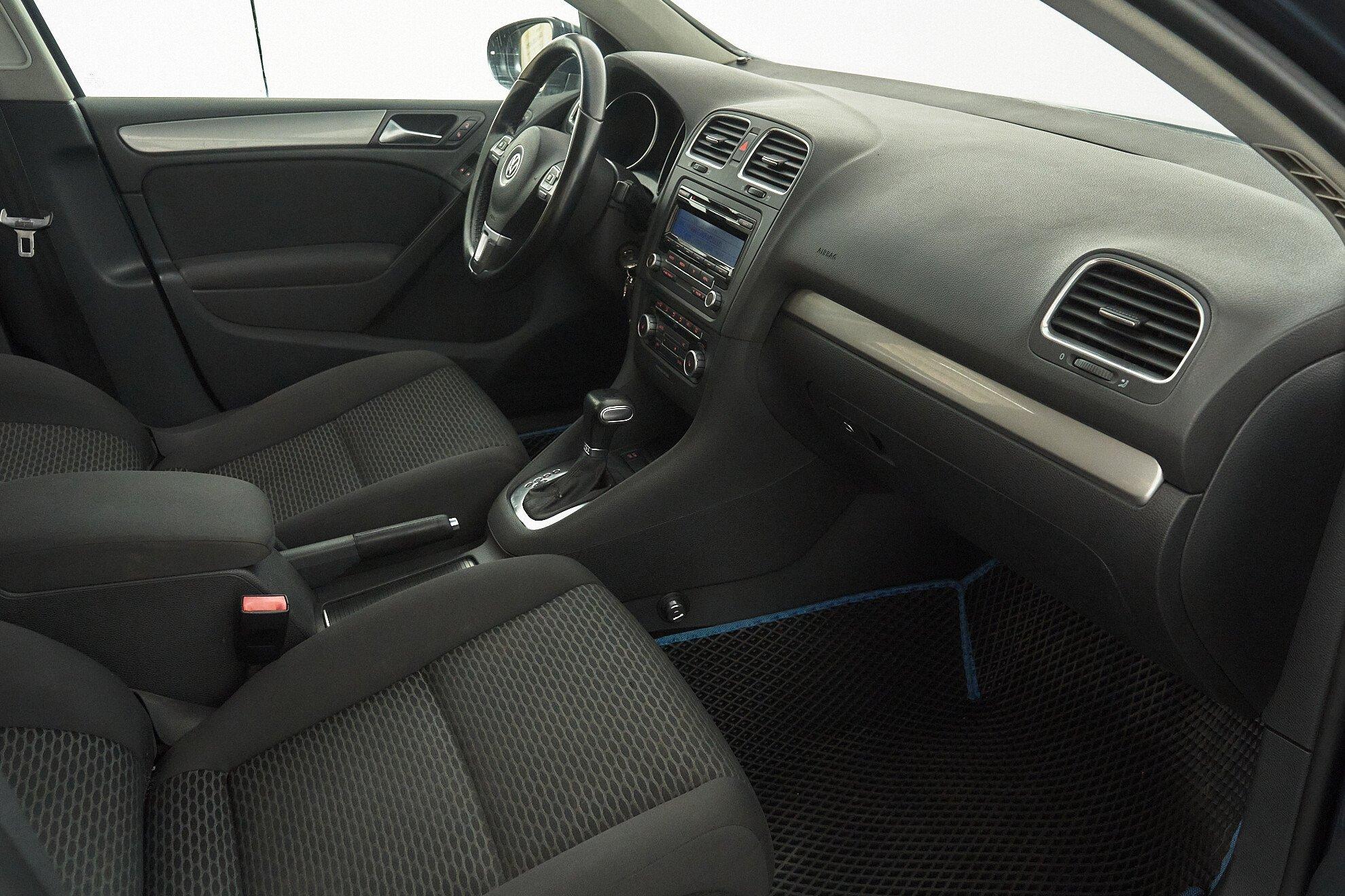 Volkswagen Golf 2011, синий
