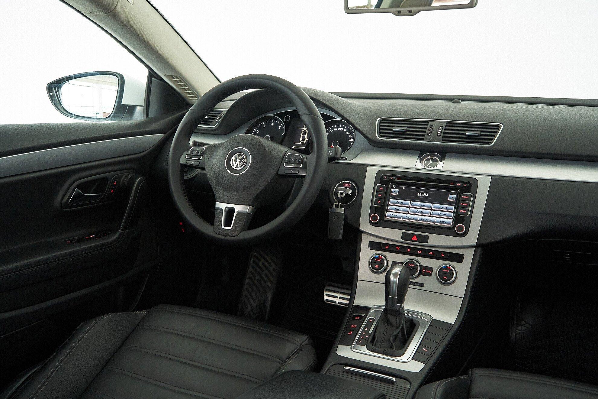 Volkswagen Passat CC 2012, белый