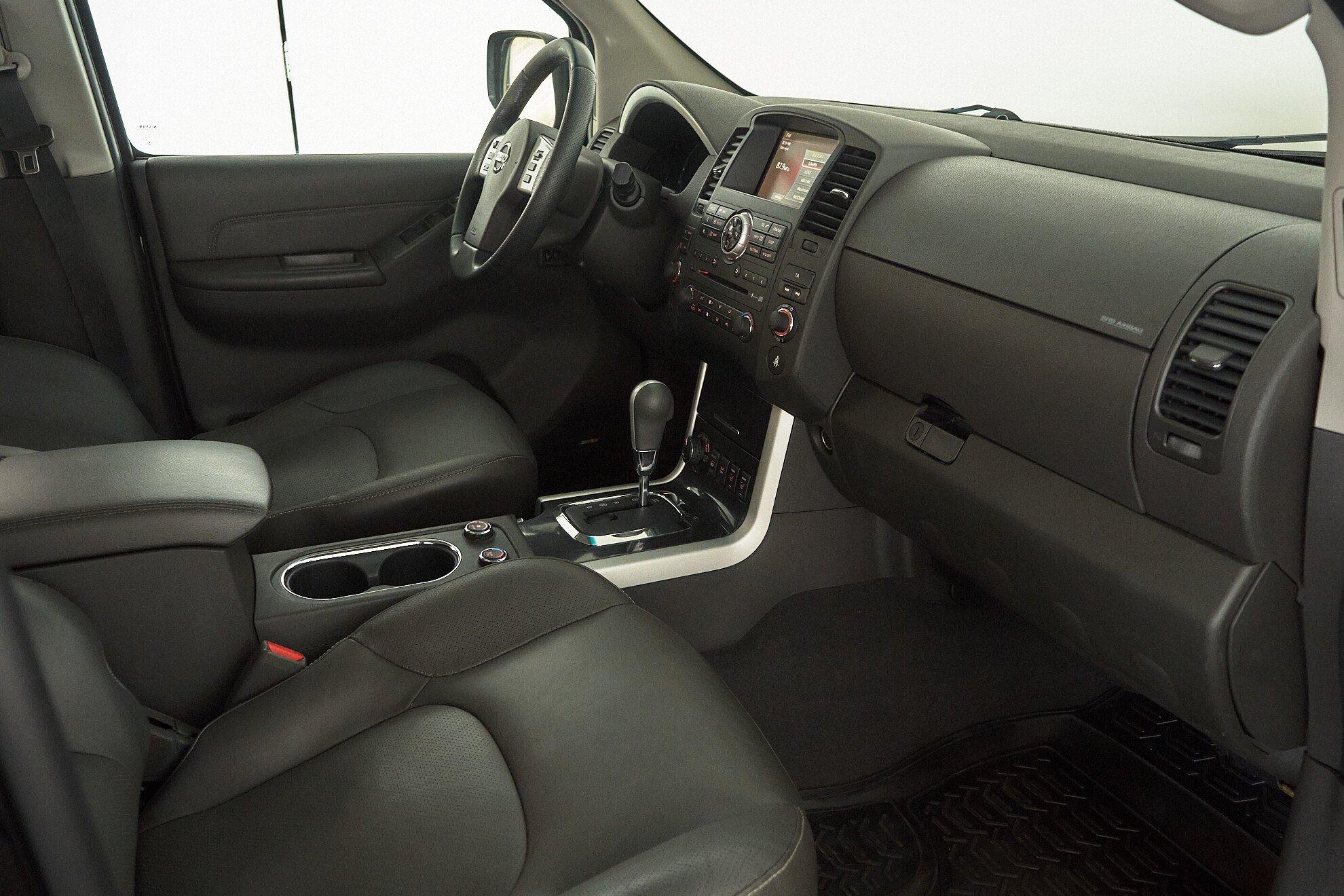 Nissan Pathfinder 2012, черный