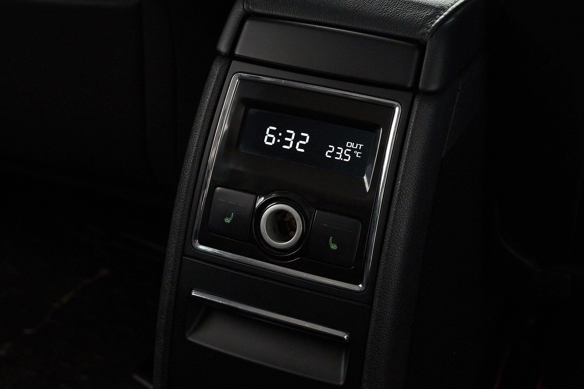 Skoda Superb 2014, коричневый