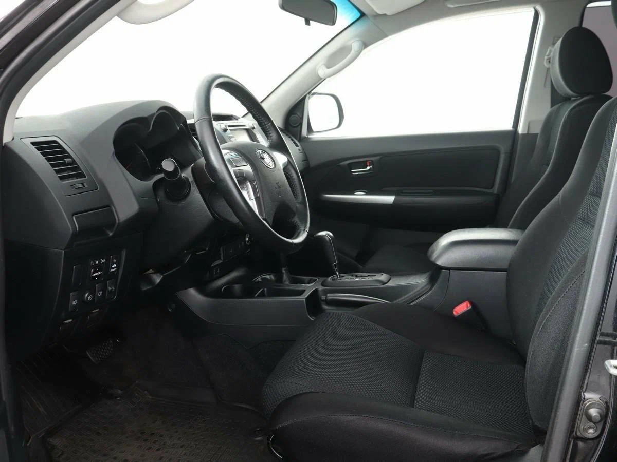 Toyota Hilux 2012, черный