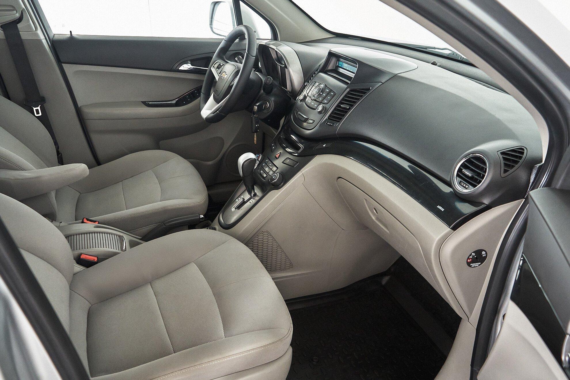 Chevrolet Orlando 2012, серебряный