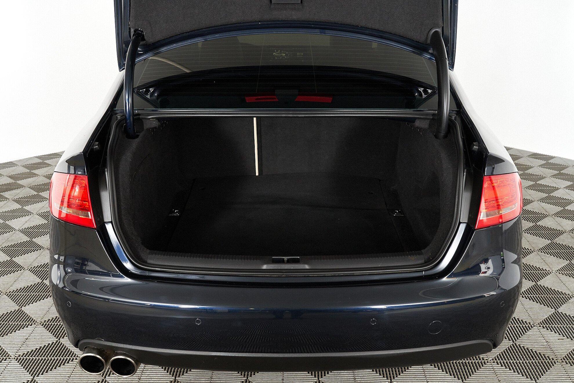 Audi A4 2010, синий