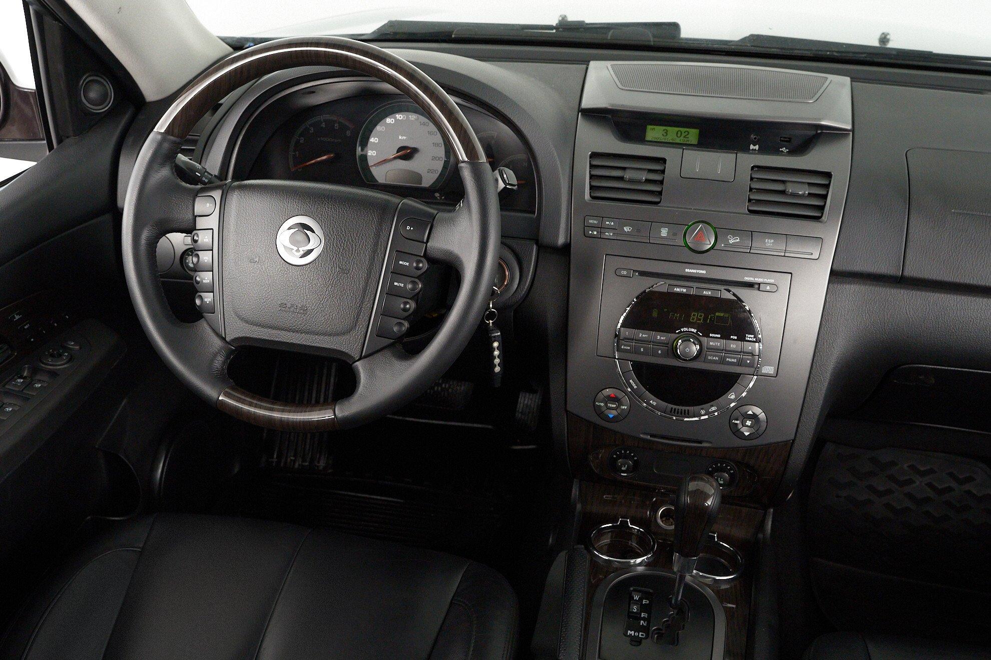 SsangYong Rexton 2010, пурпурный
