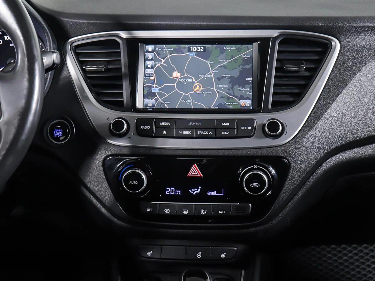 Hyundai Solaris 2018, красный