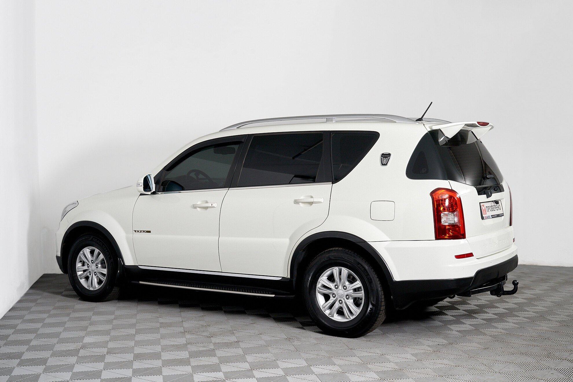SsangYong Rexton 2012, белый