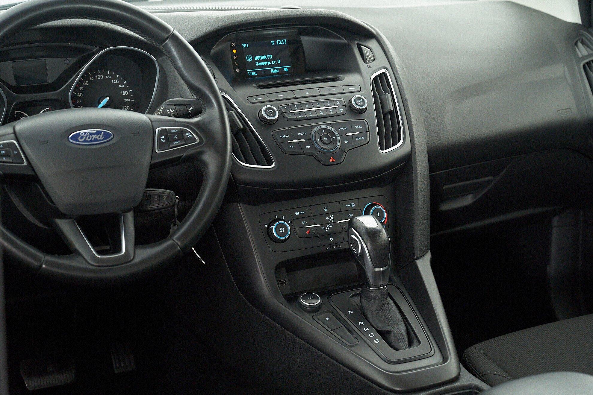 Ford Focus 2016, белый