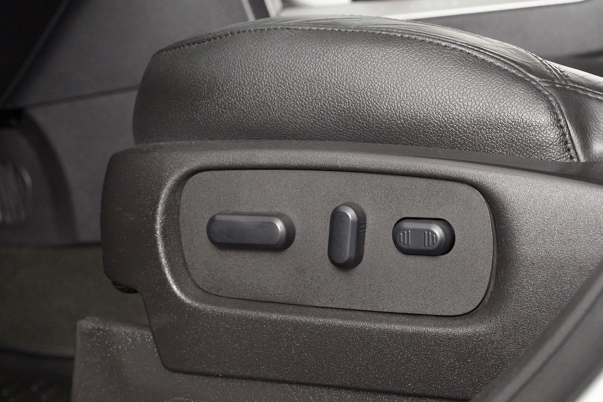 Ford Explorer 2012, серебряный