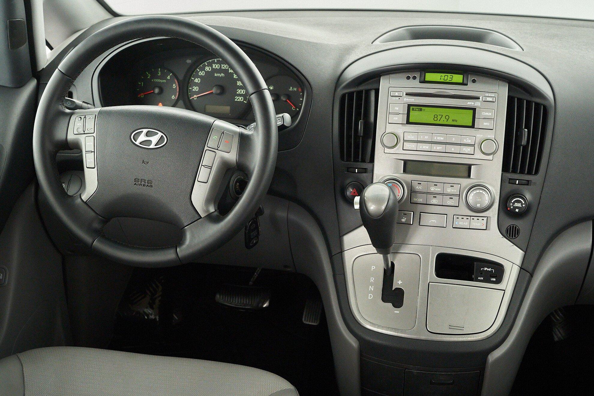 Hyundai Grand Starex 2012, белый