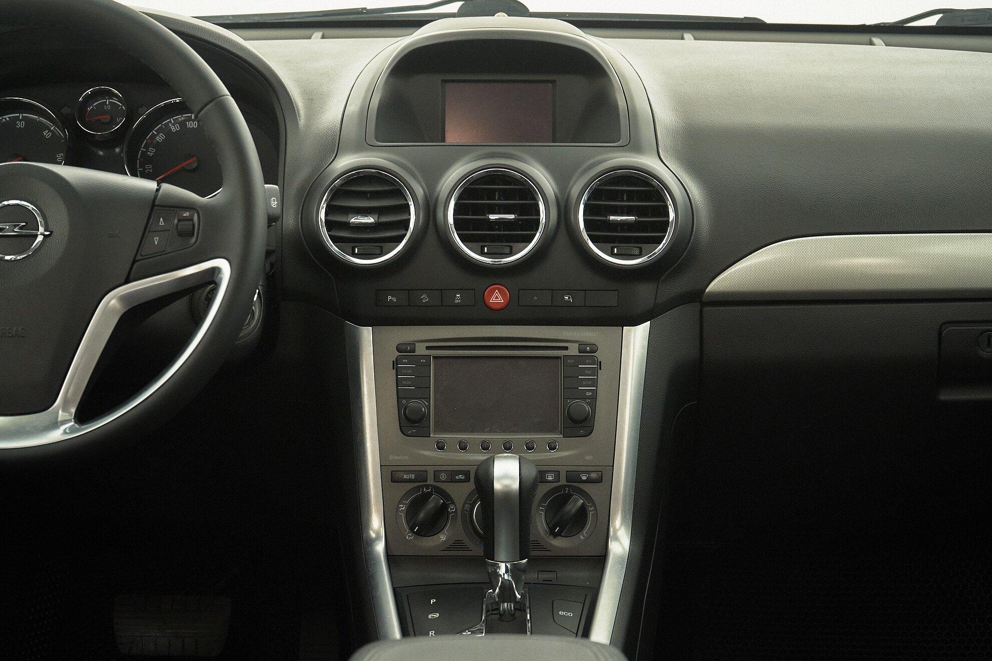 Opel Antara 2013, белый