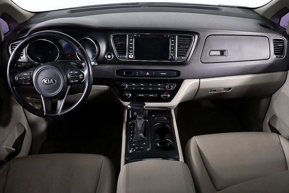 Kia Carnival 2018, черный