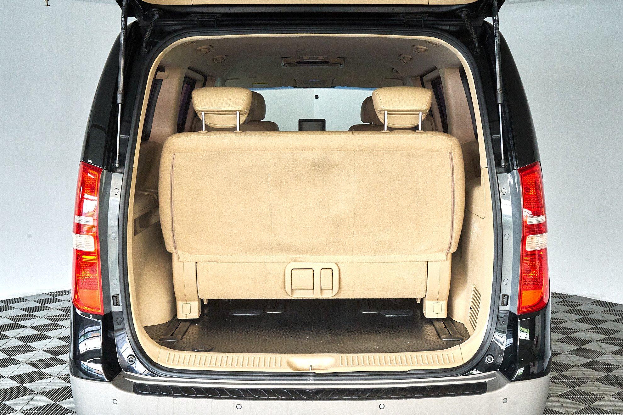 Hyundai Grand Starex 2012, черный