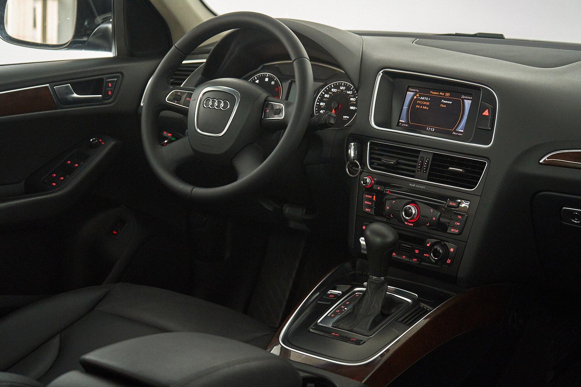 Audi Q5 2011, черный