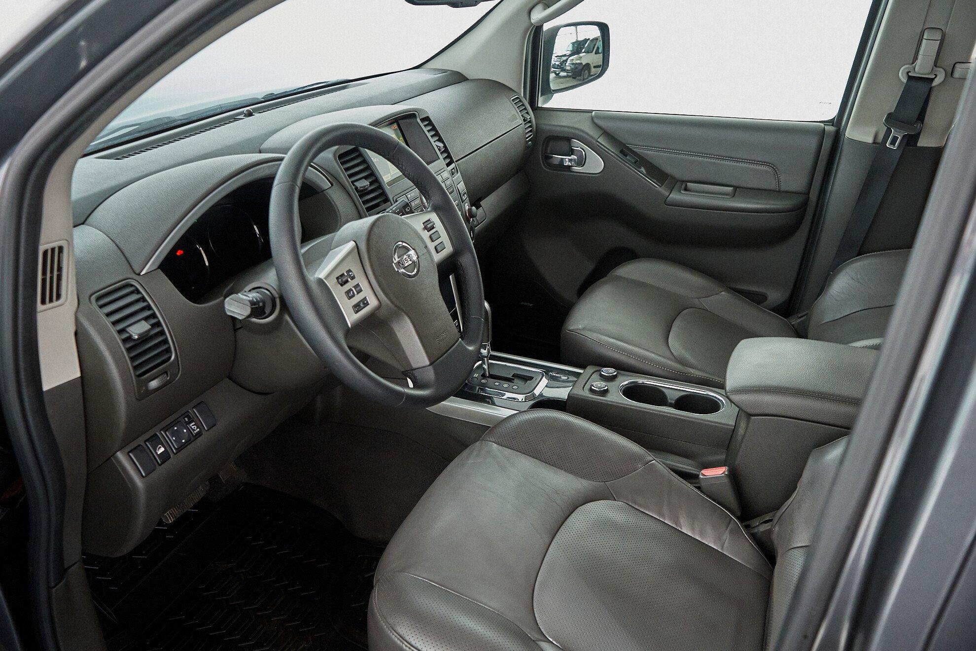 Nissan Pathfinder 2013, серый