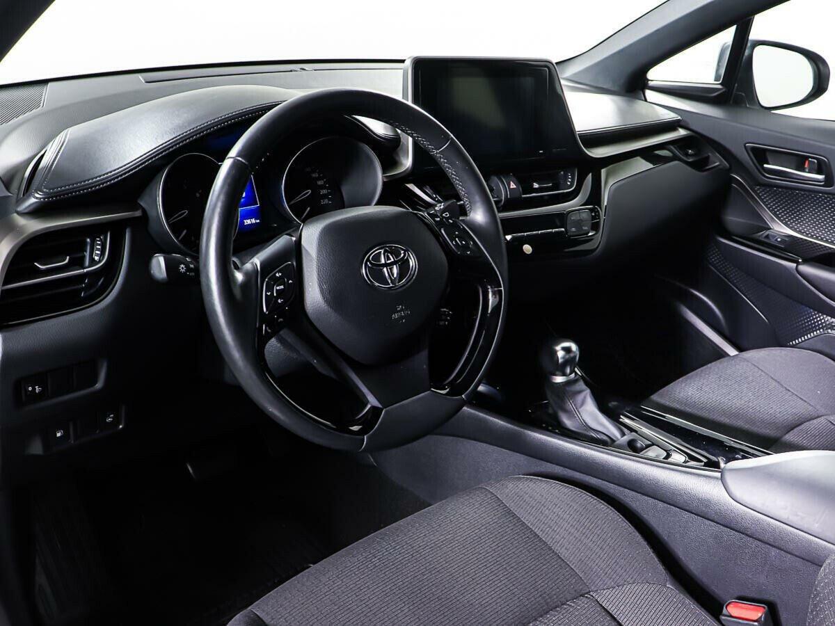 Toyota C-HR 2018, белый