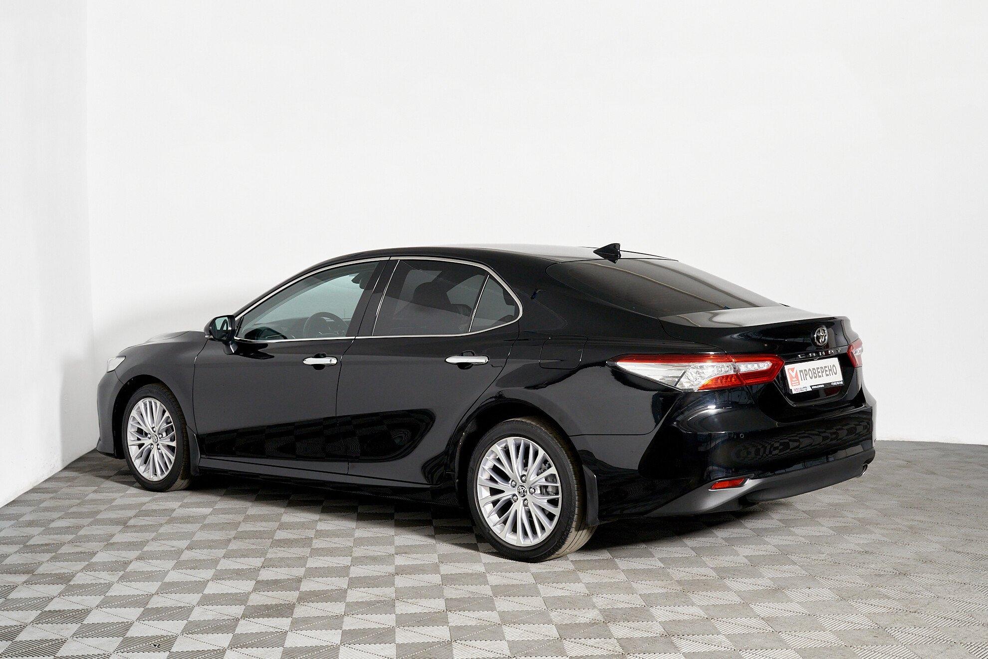 Toyota Camry 2021, черный