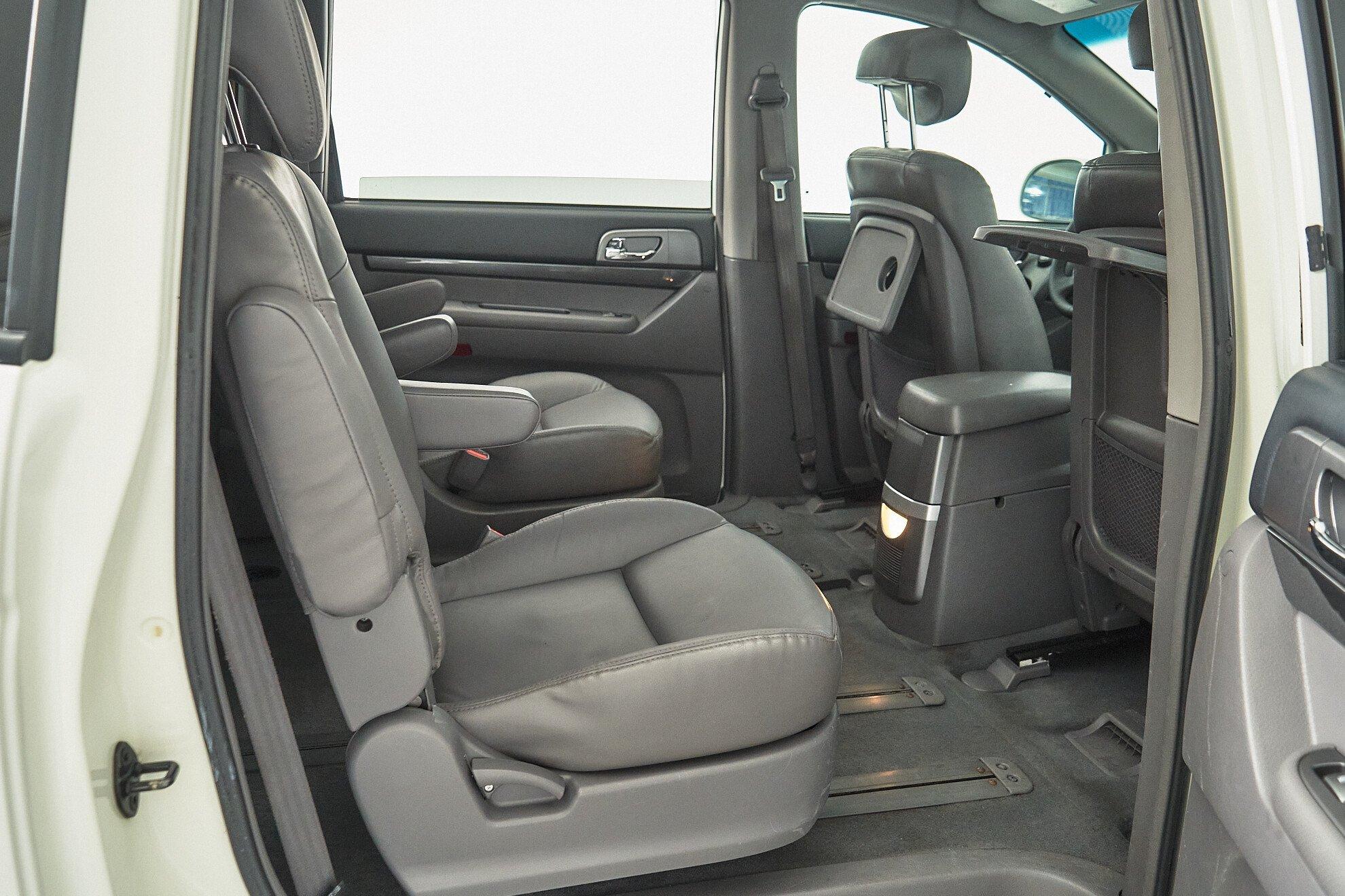 SsangYong Stavic 2013, белый
