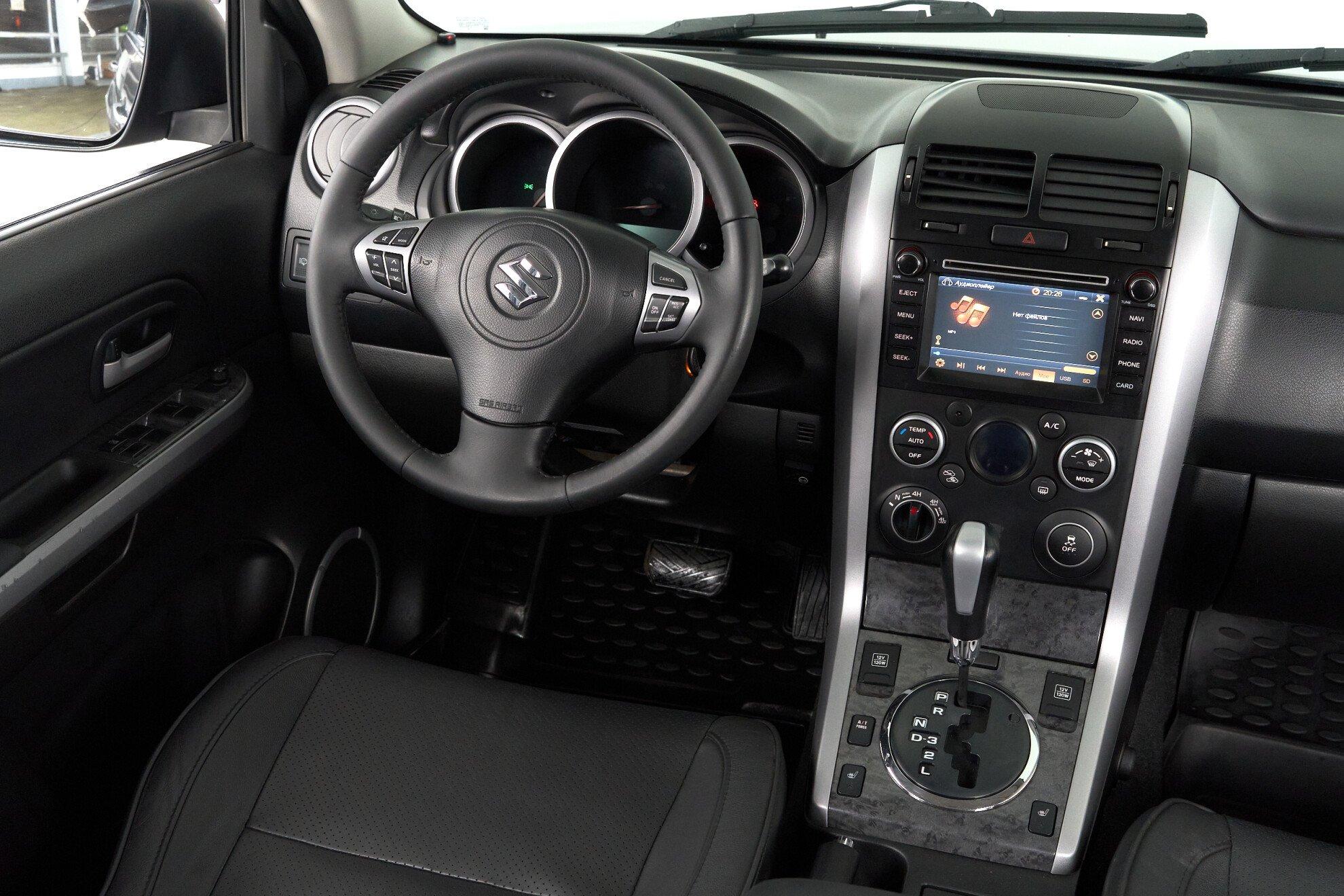 Suzuki Grand Vitara 2014, серый