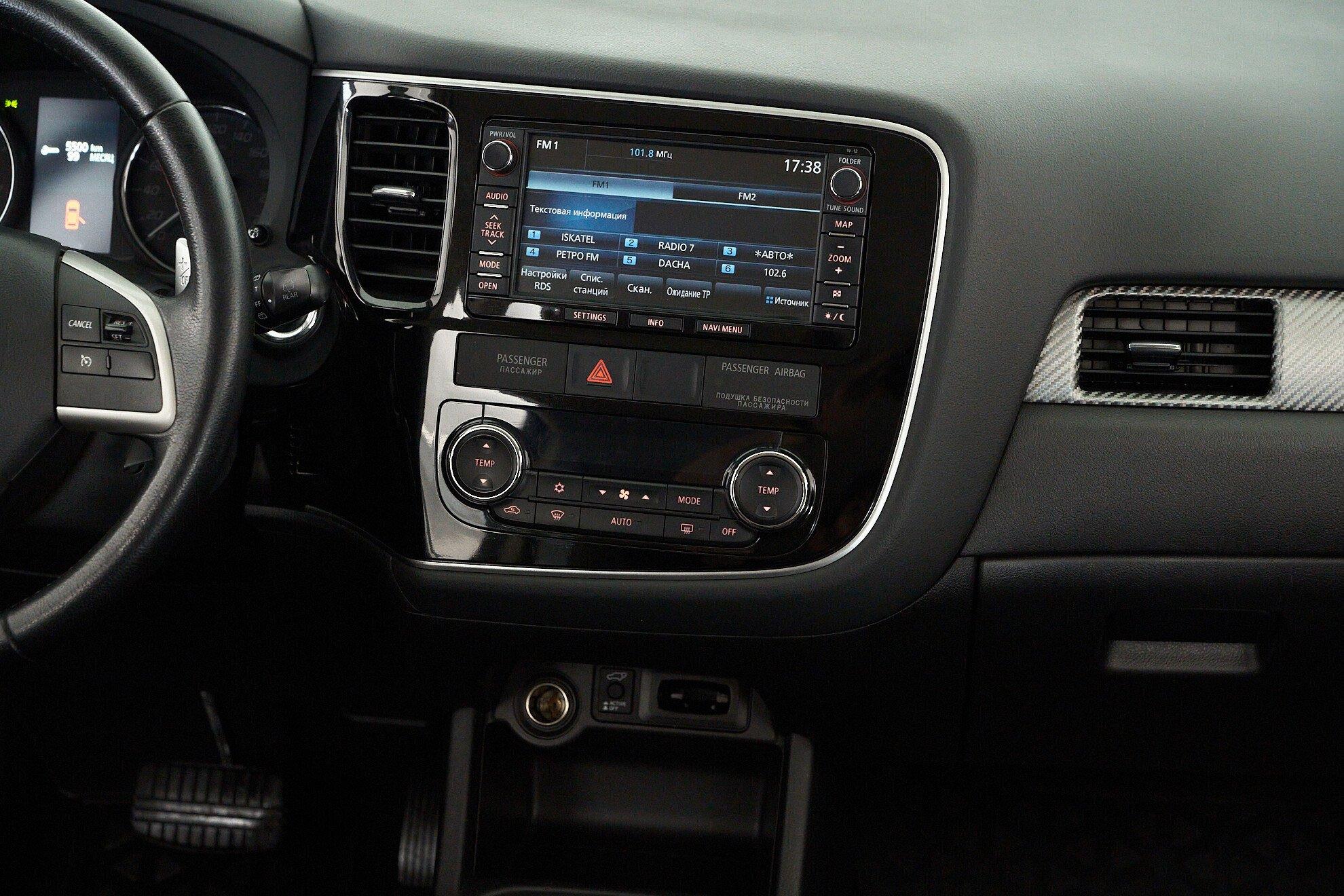 Mitsubishi Outlander 2013, белый