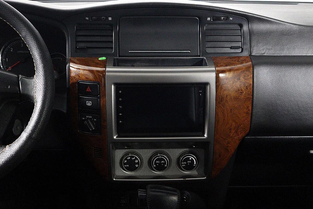 Nissan Patrol 2009, серебряный