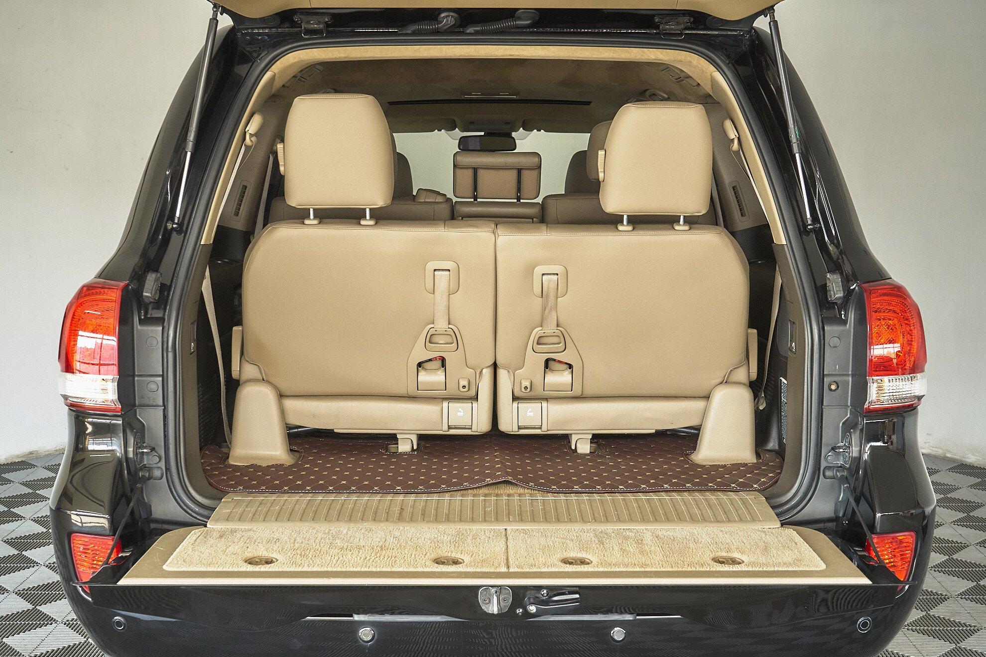 Toyota Land Cruiser 2010, черный