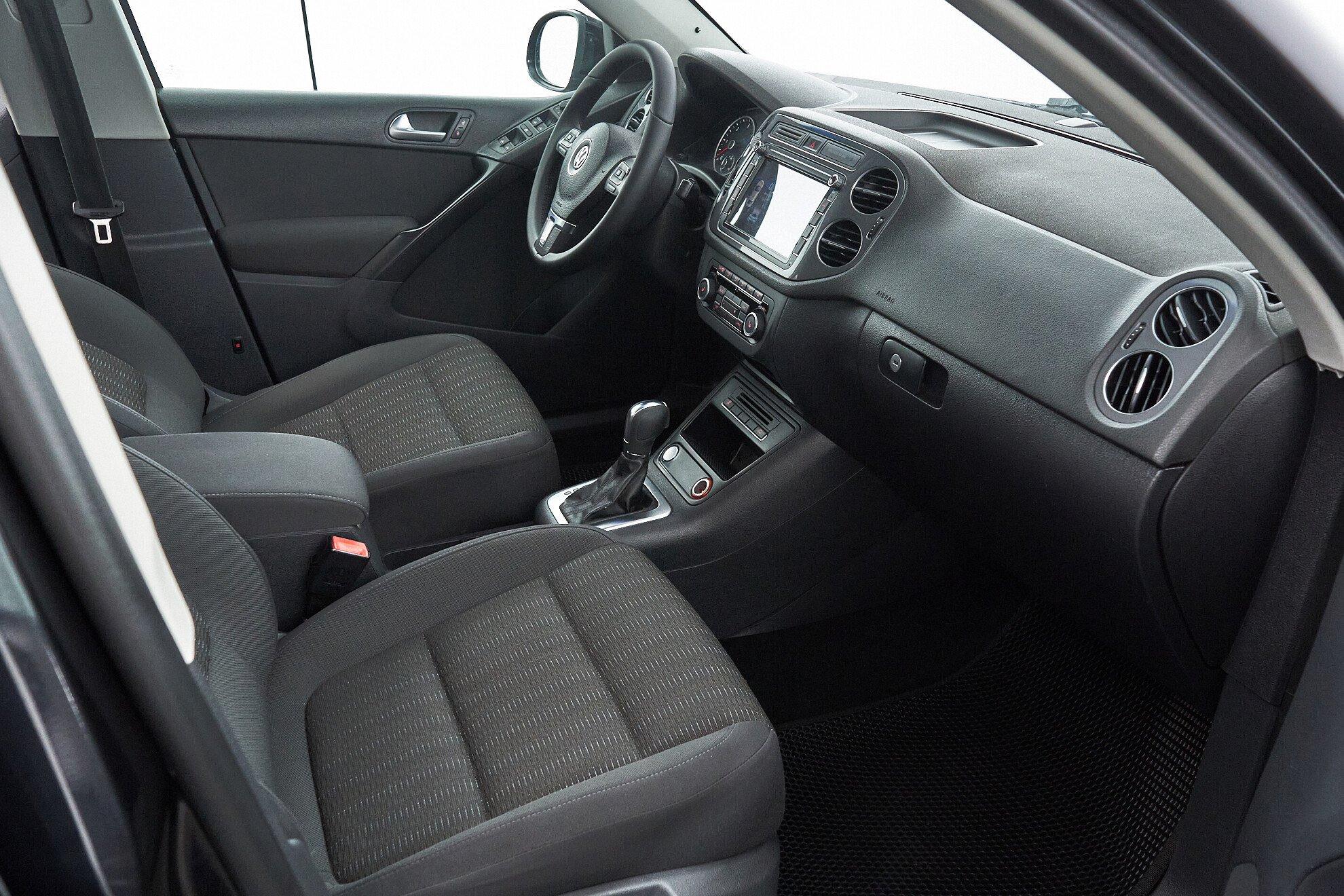Volkswagen Tiguan 2012, черный