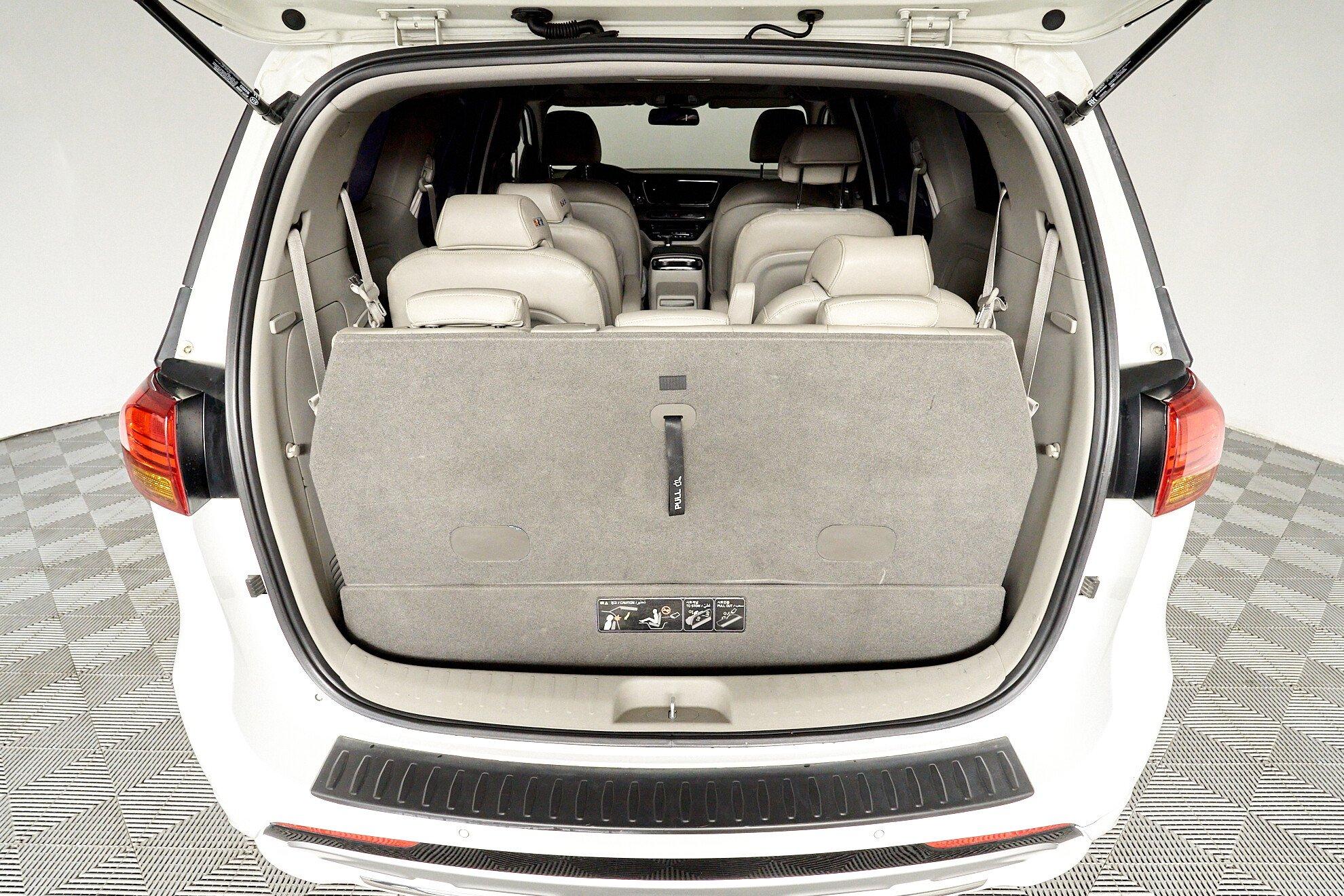 Kia Carnival 2016, белый