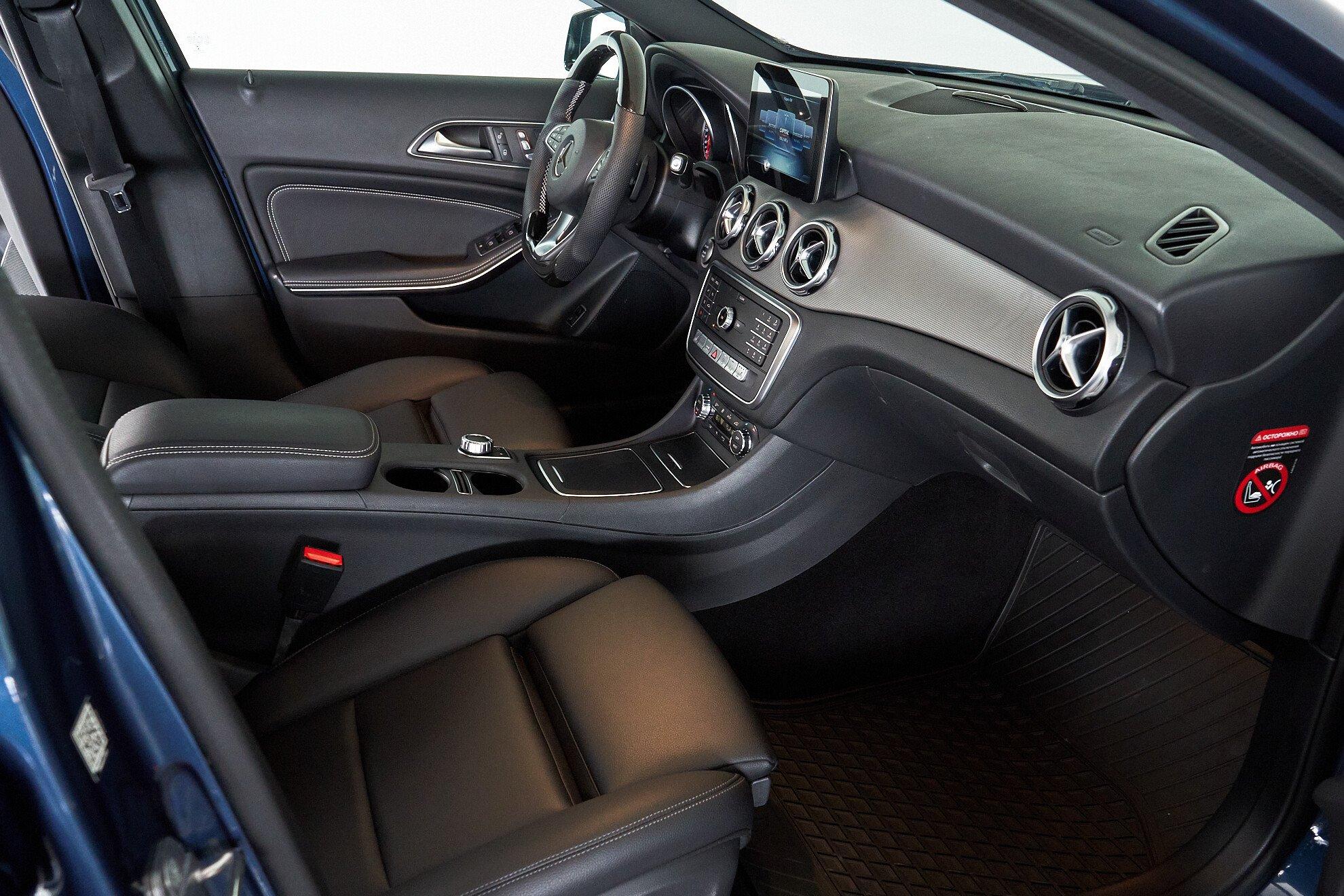 Mercedes-Benz GLA 2019, синий