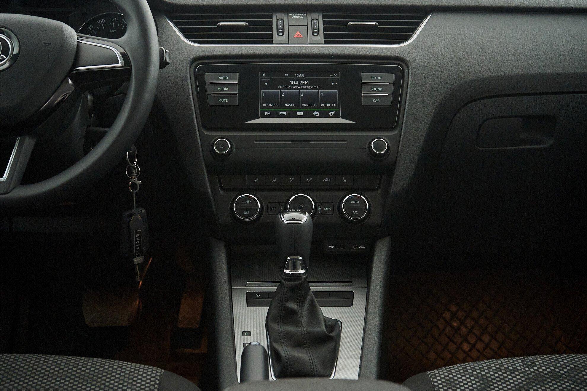 Skoda Octavia 2016, коричневый