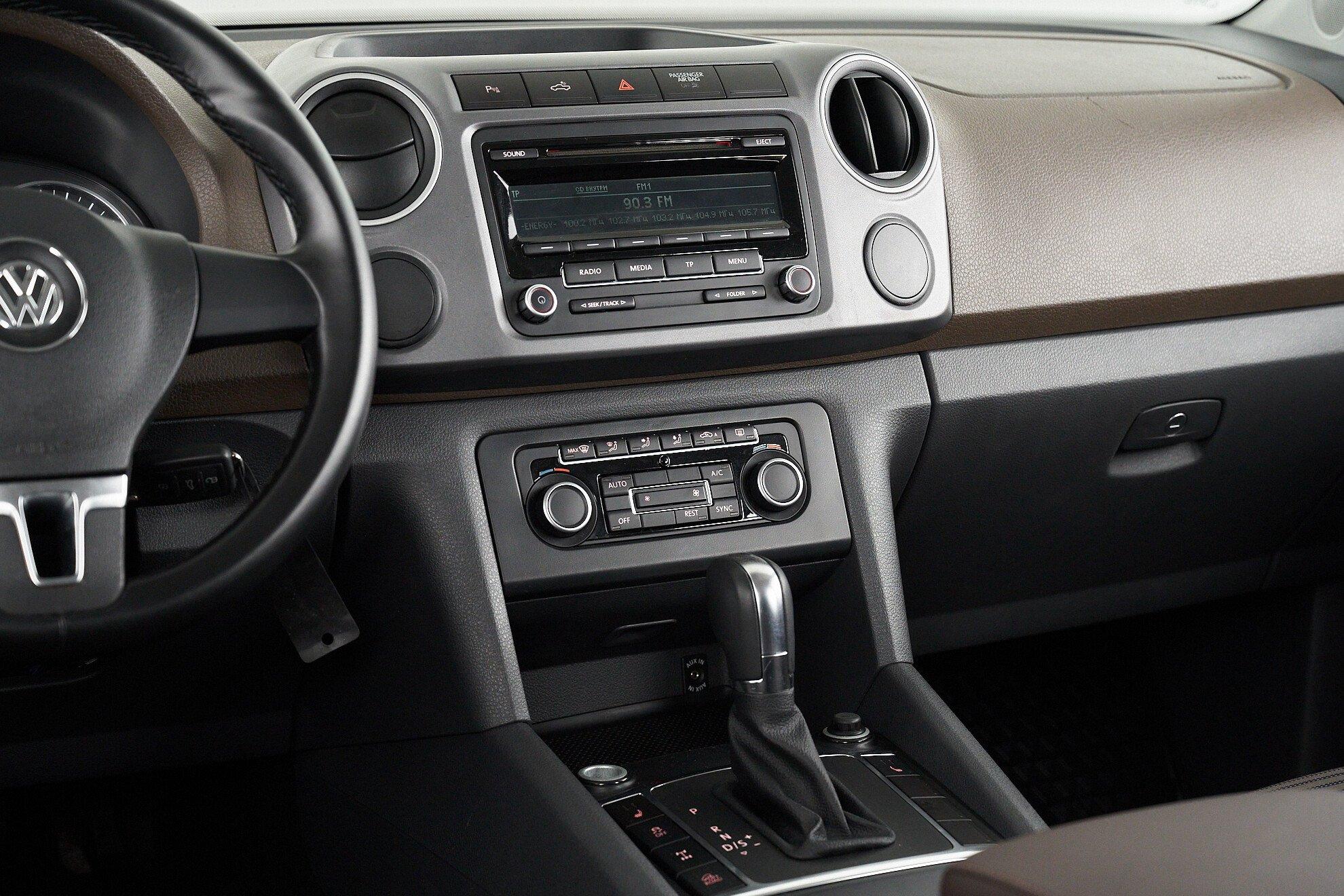 Volkswagen Amarok 2013, черный