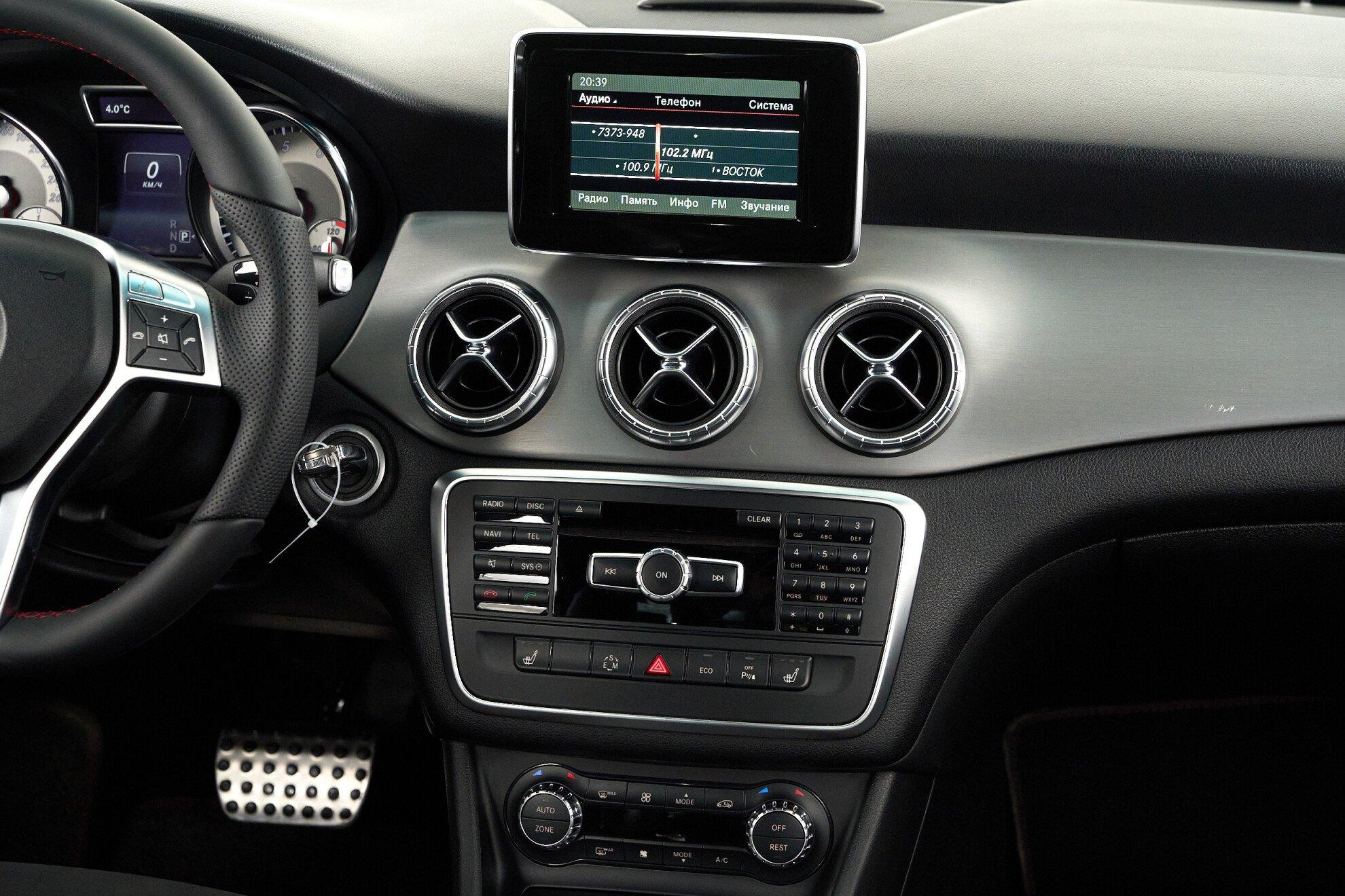 Mercedes-Benz CLA 2014, красный