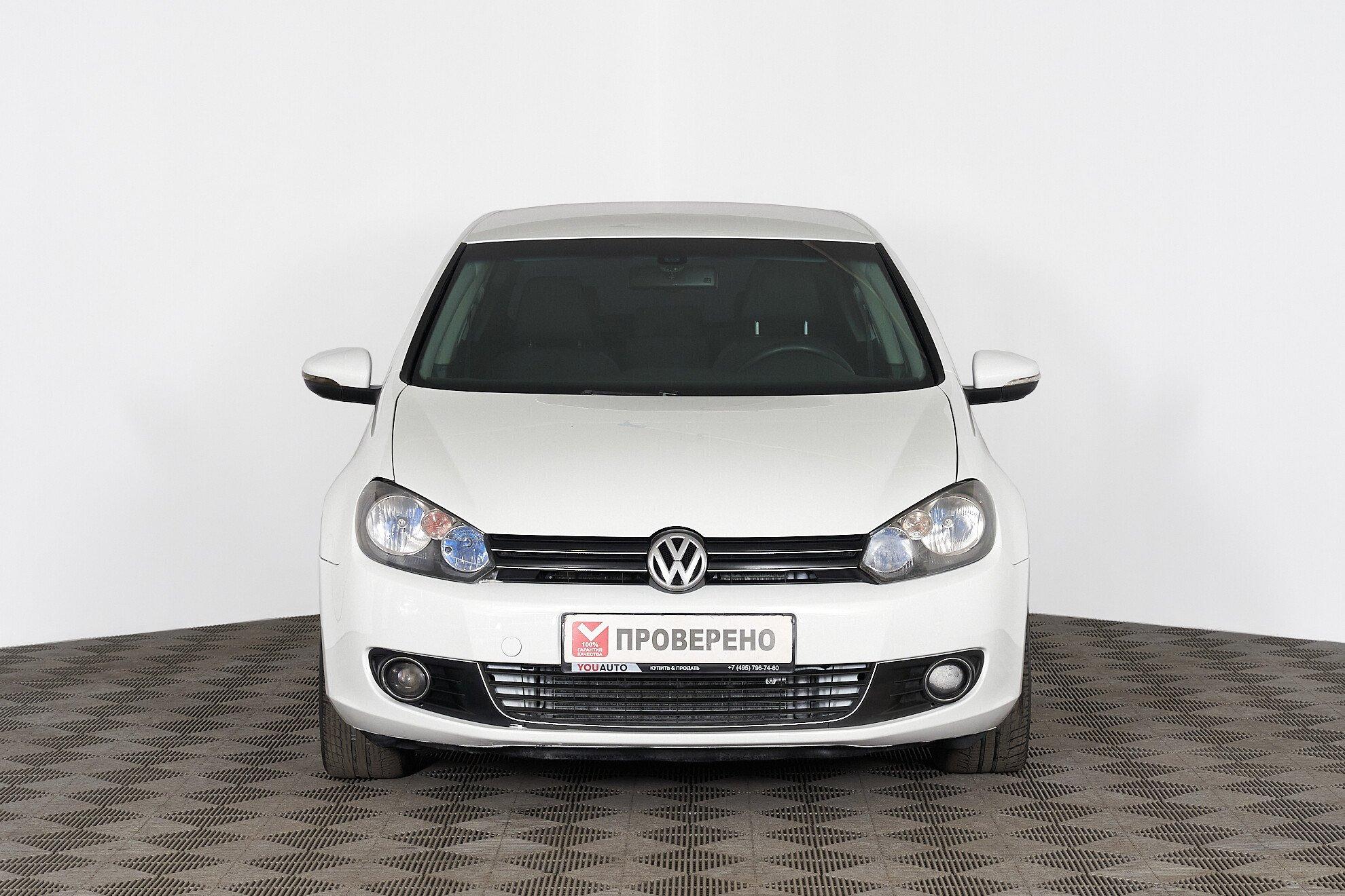 Volkswagen Golf 2012, белый