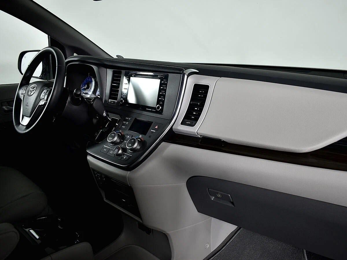 Toyota Sienna 2018, белый