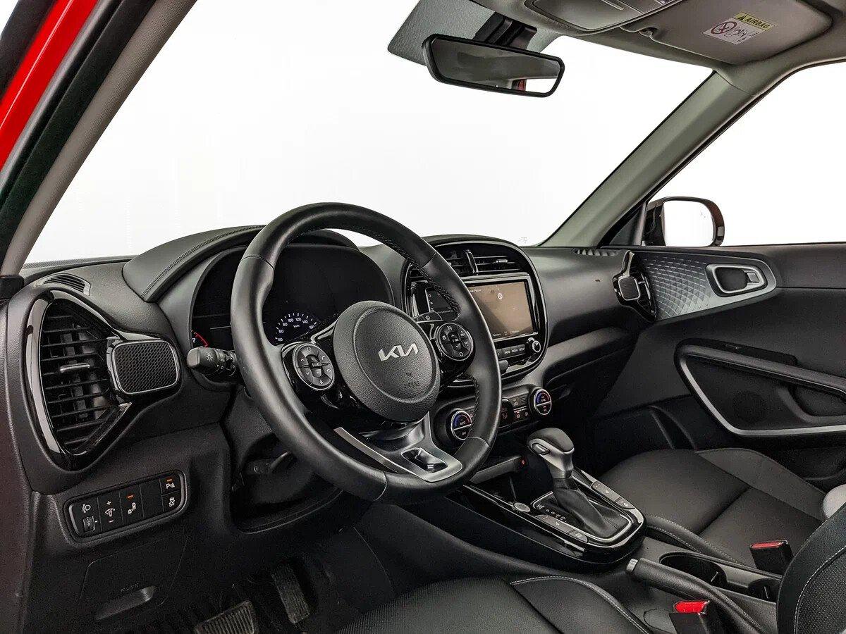 Kia Soul 2022, красный