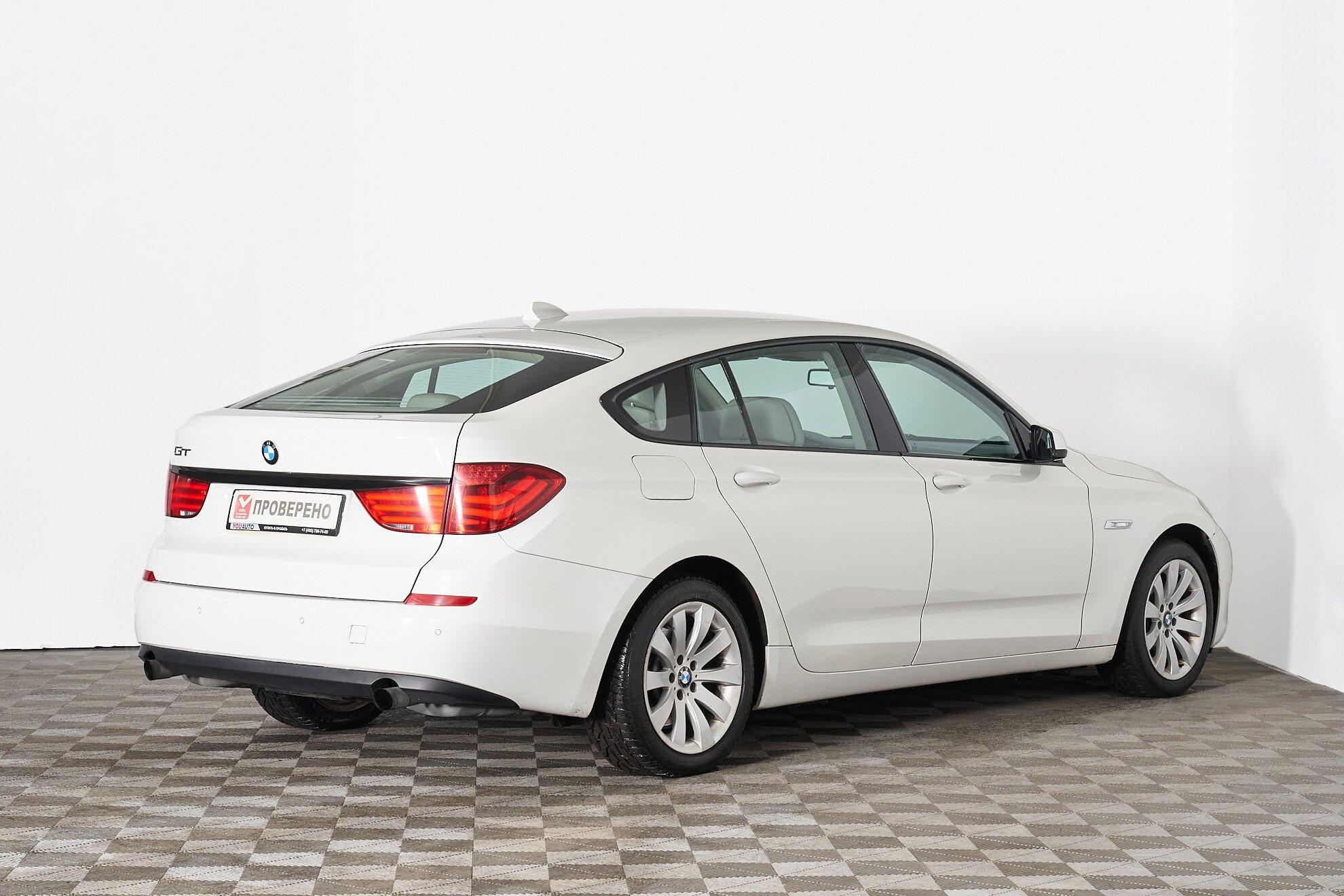 BMW 5 серии 2012, белый