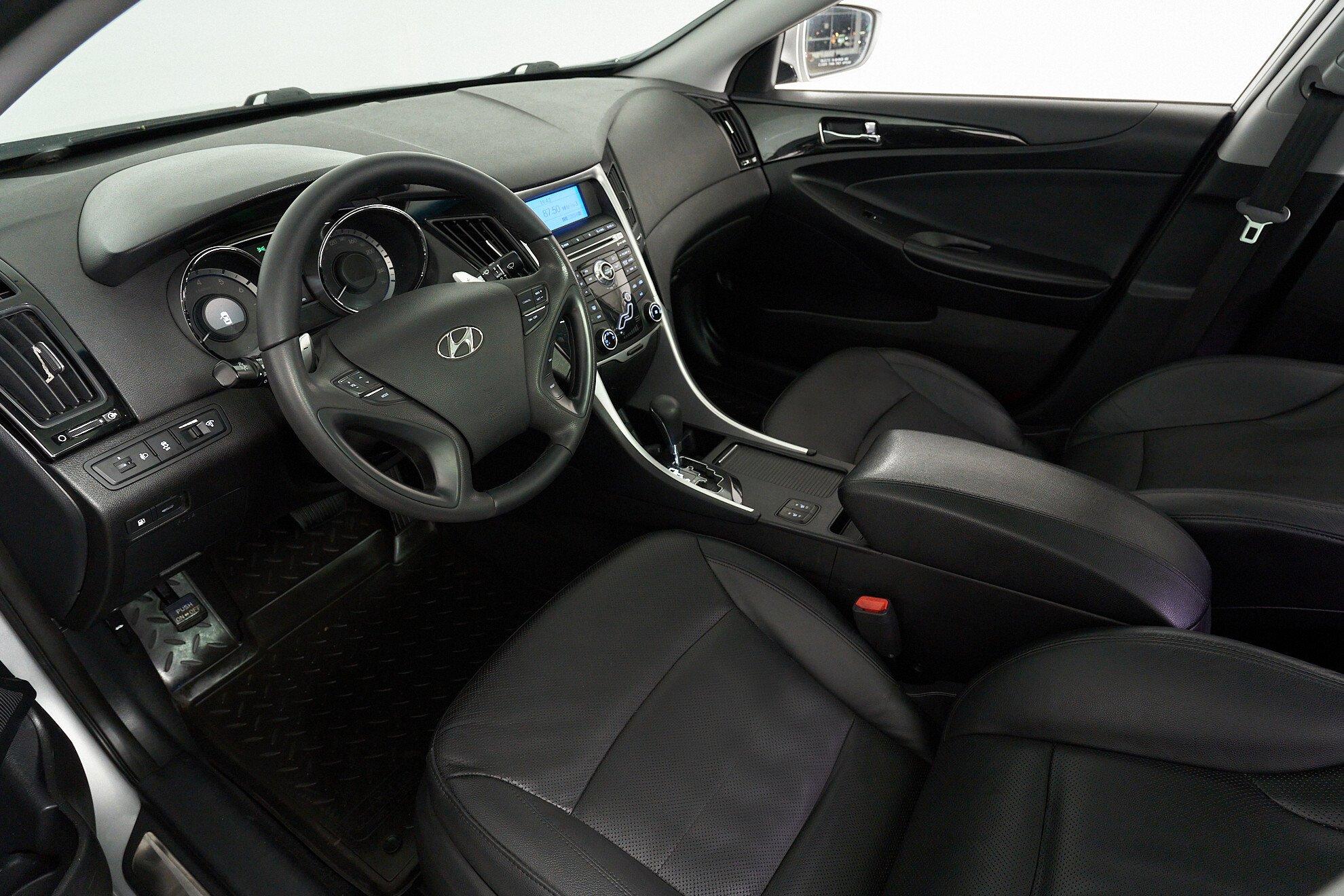 Hyundai Sonata 2011, серебряный