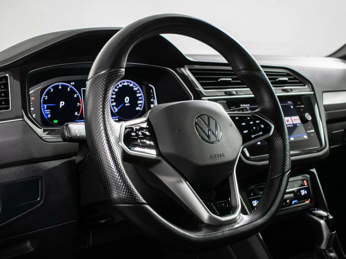 Volkswagen Tiguan 2021, черный