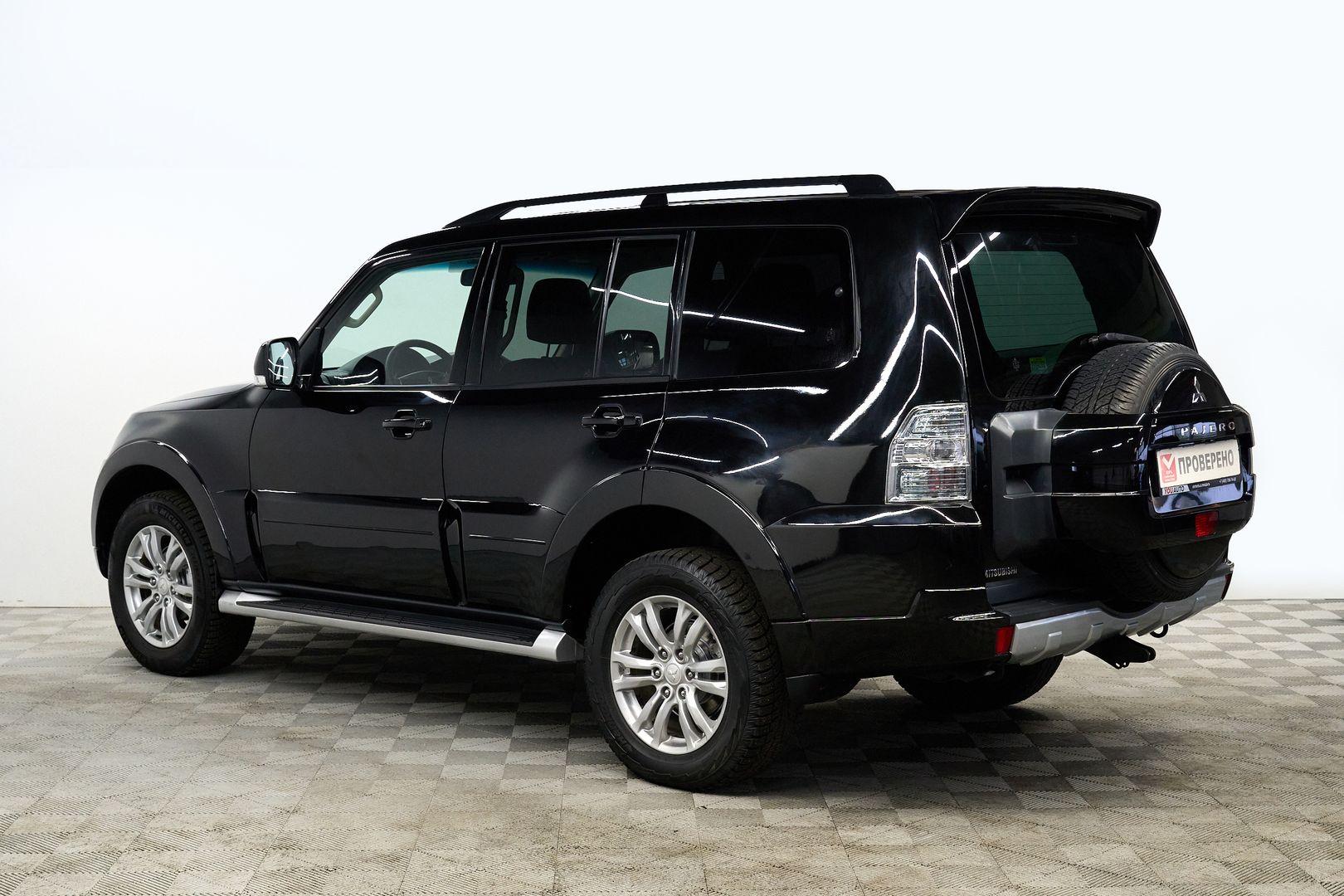 Mitsubishi Pajero 2012, черный
