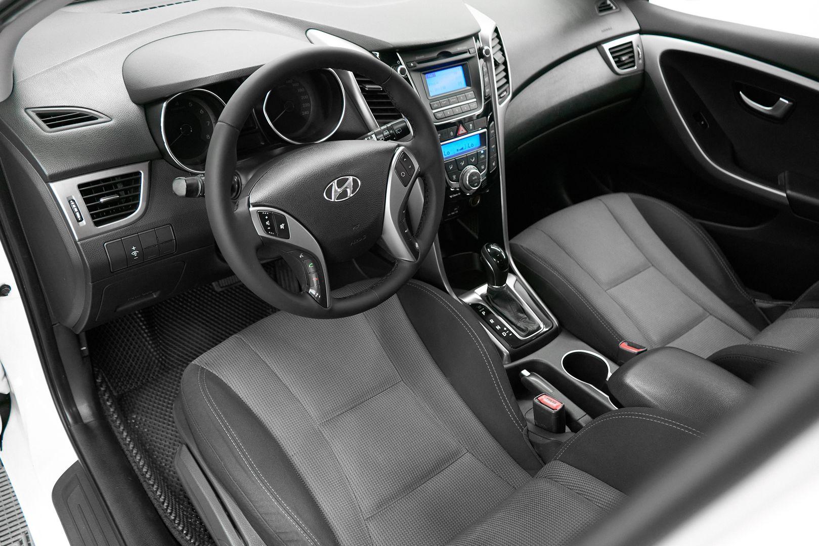 Hyundai i30 2012, белый