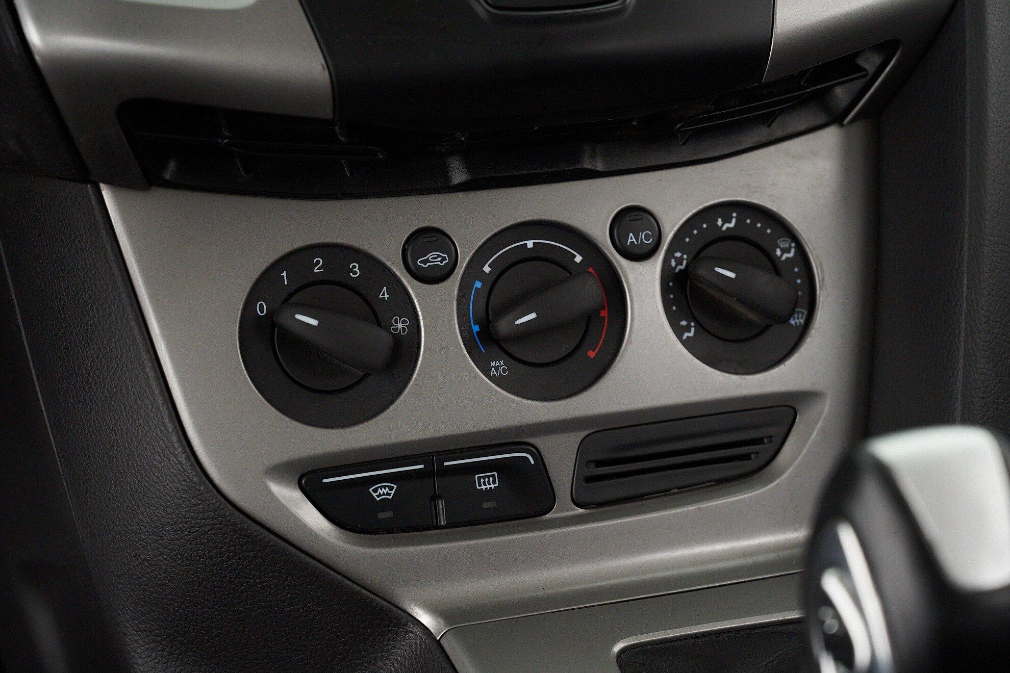 Ford Focus 2015, серый