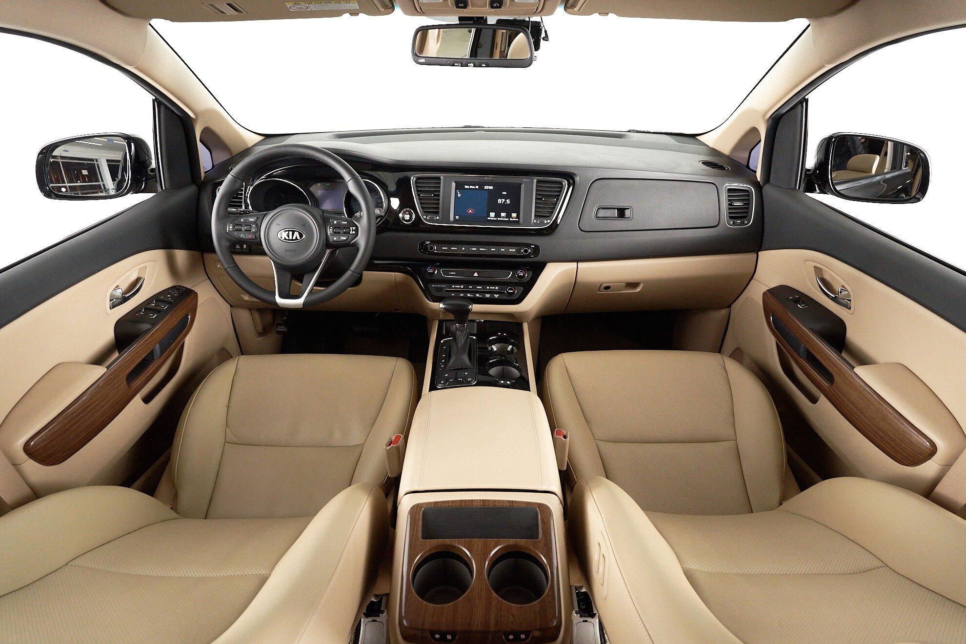 Kia Carnival 2020, черный