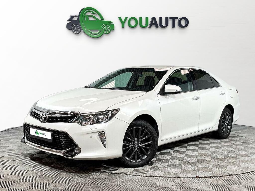Toyota Camry 2018, белый
