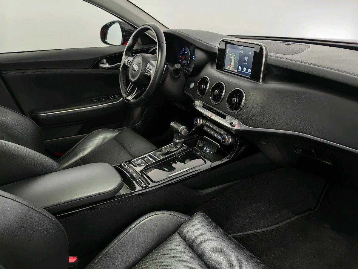 Kia Stinger 2019, красный