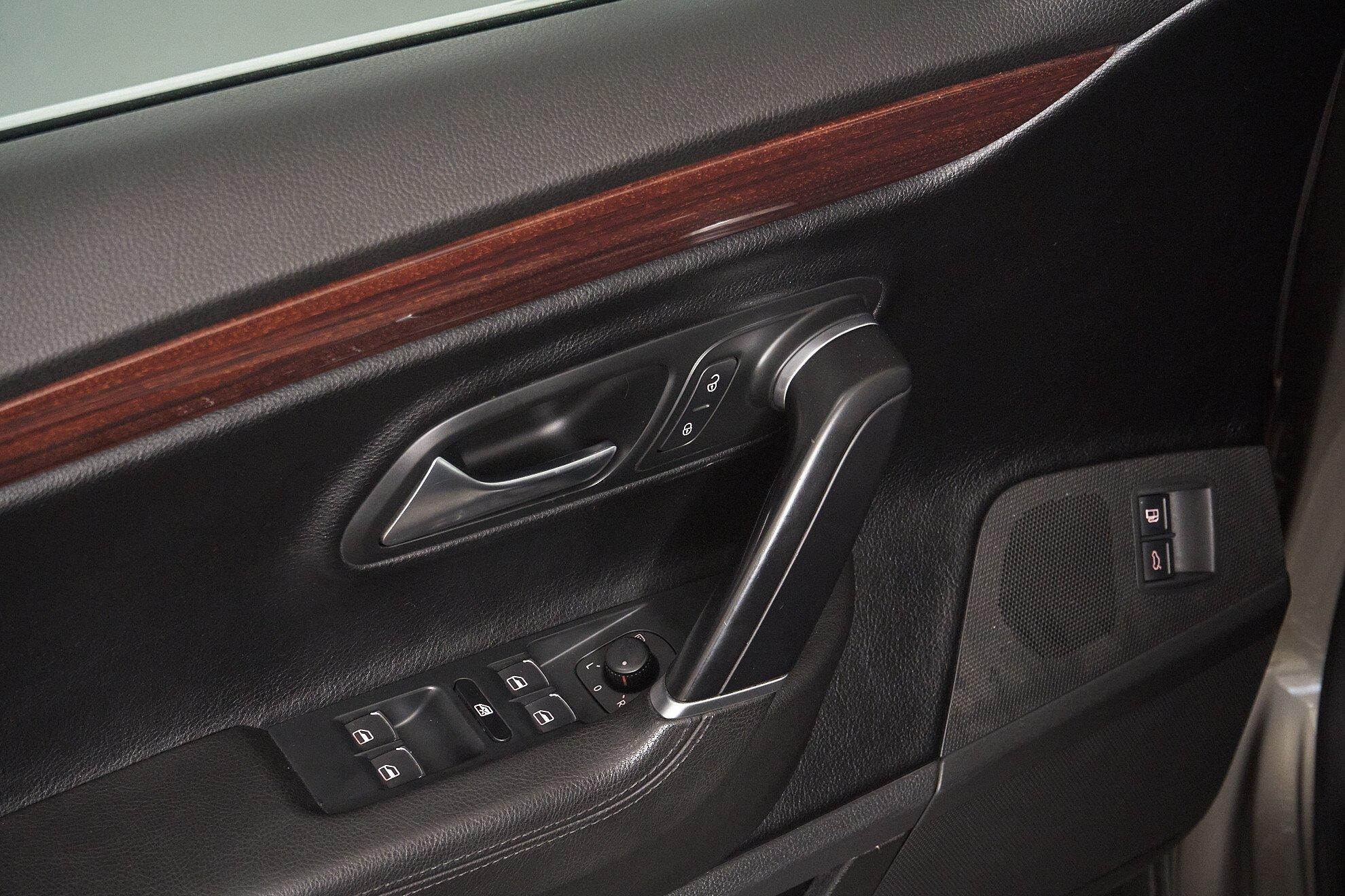 Volkswagen Passat CC 2011, бежевый