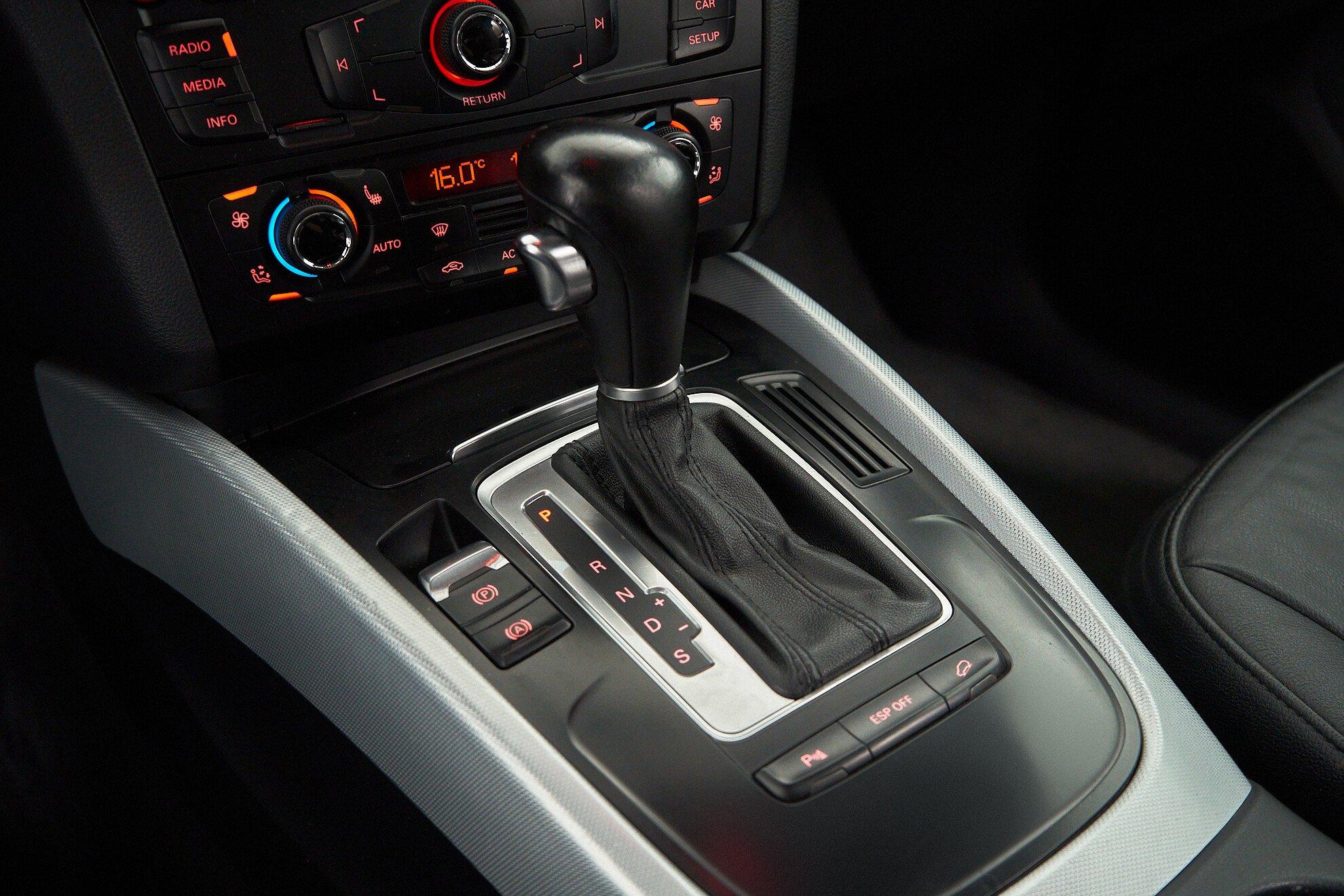 Audi Q5 2010, белый