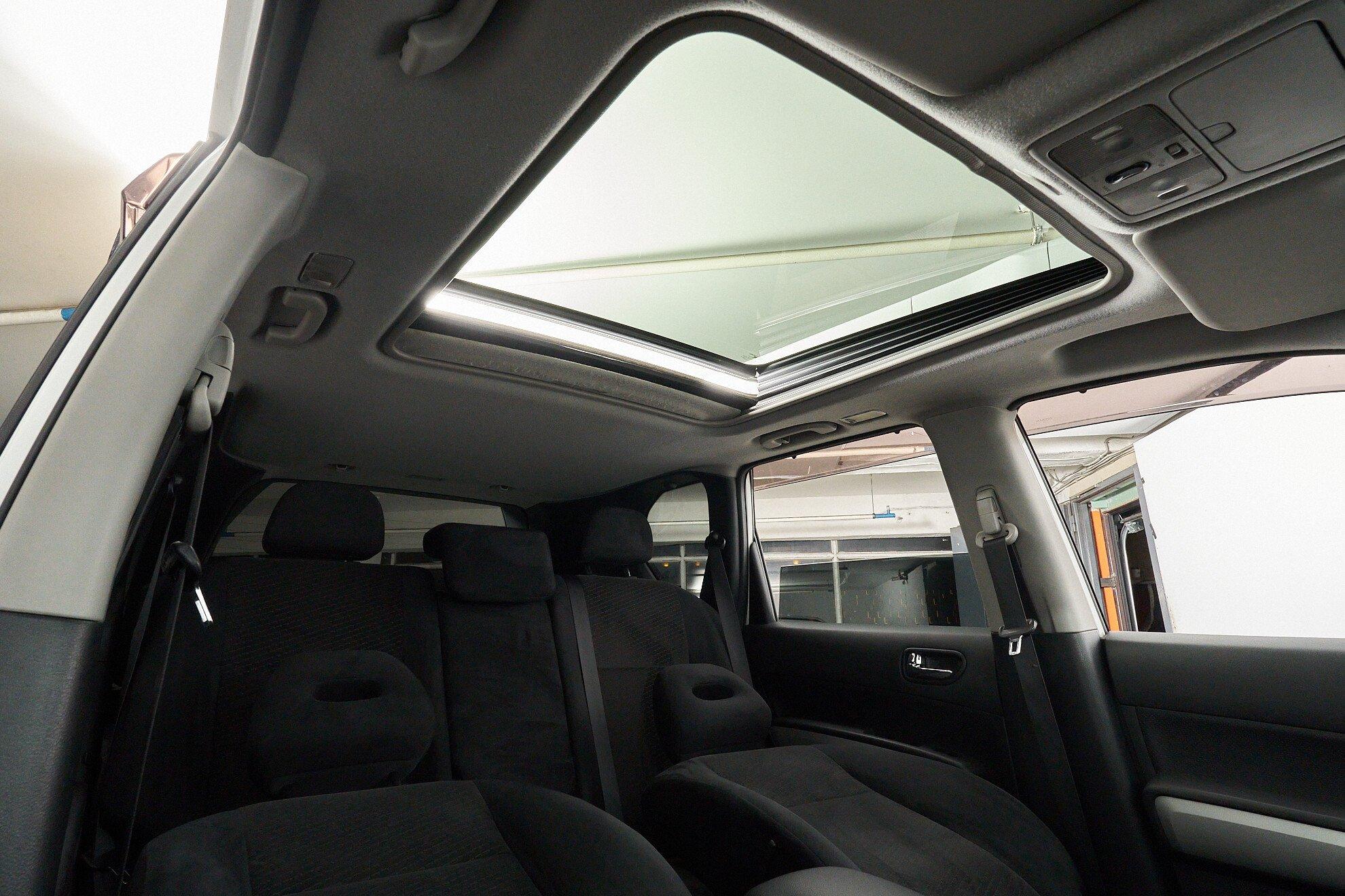 Nissan X-Trail 2011, белый