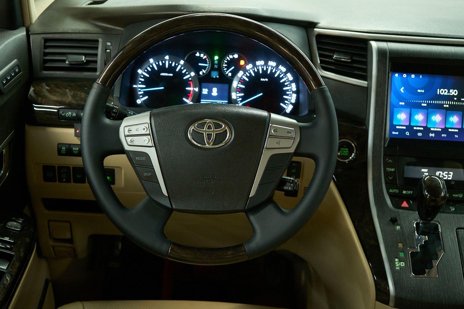 Toyota Alphard 2012, черный