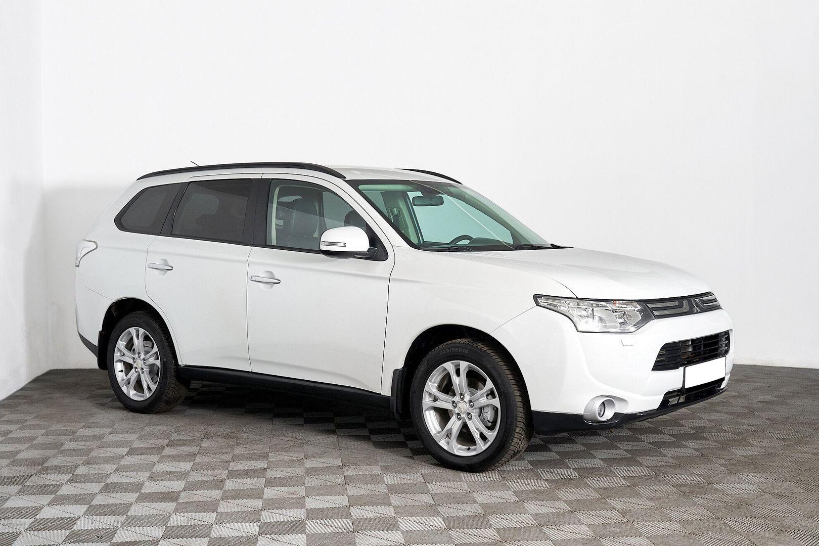 Mitsubishi Outlander 2013, белый