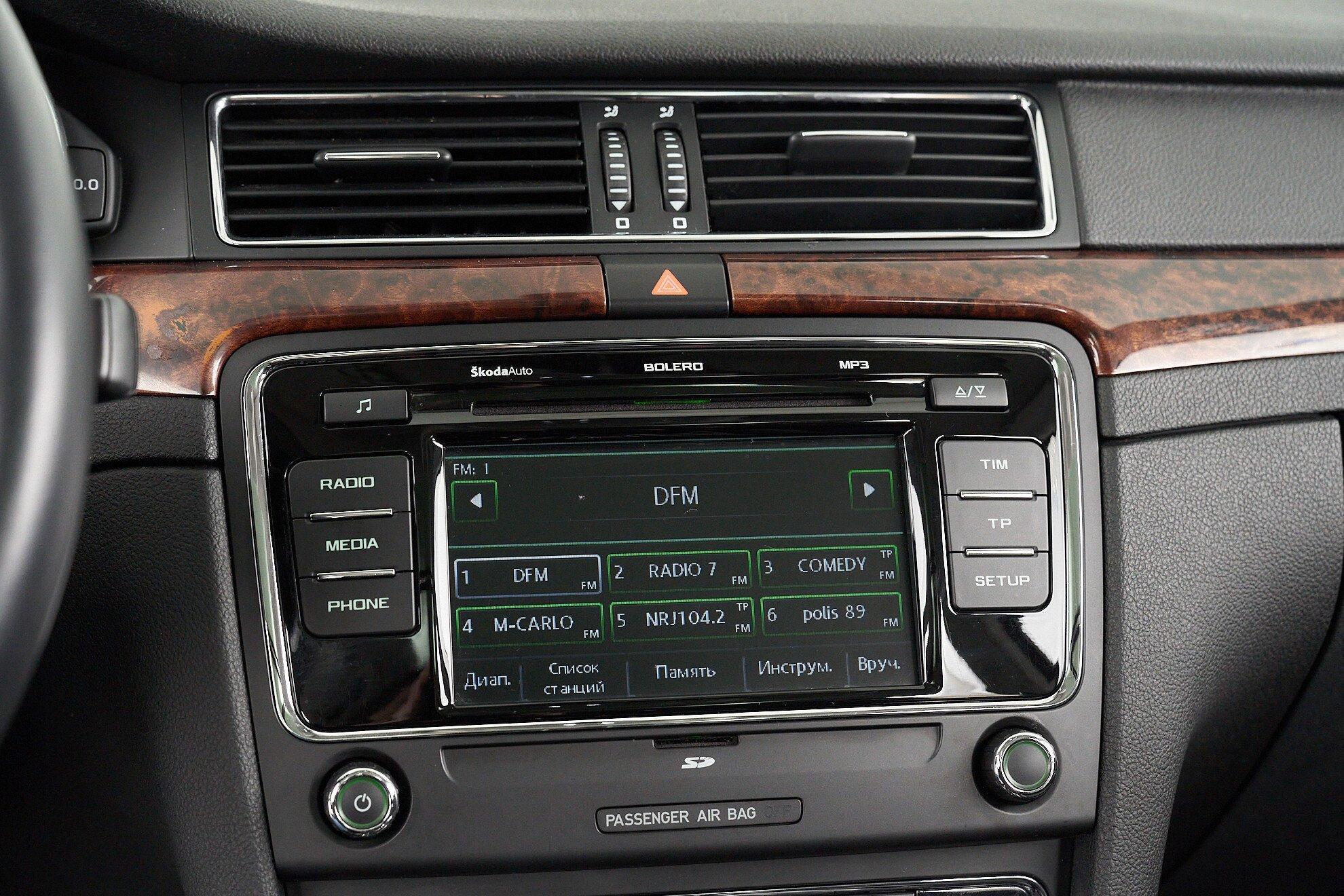 Skoda Superb 2011, черный